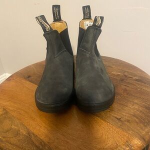 Like new Blundstone Classic Chelsea Rustic Black Boot AU Size 3/US Women size 6
